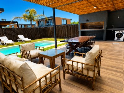 Casa en venta en Las Grutas Village en Punta Ballena