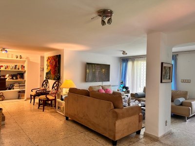 Alquiler casa tres dormitorios punta del este playa mansa