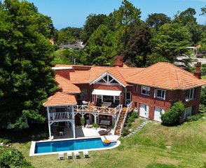 Espectacular Casa en El Golf Punta del Este 5 dormitorios en suite