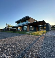 Venta casa tres dormitorios Punta ballena