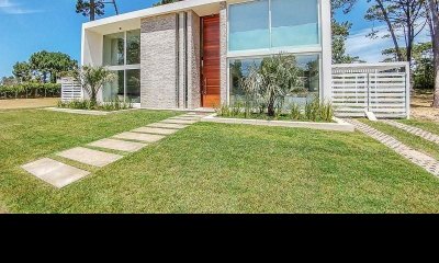Casa en venta y alquiler temporario  5 dormitorios
