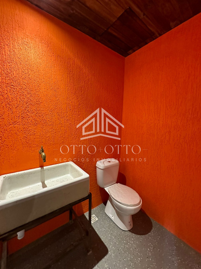 Local Comercial ID.28382 - Hermoso Local Gastronómico o Comercial con instalaciones listas en Punta del Este en Venta o Alquiler