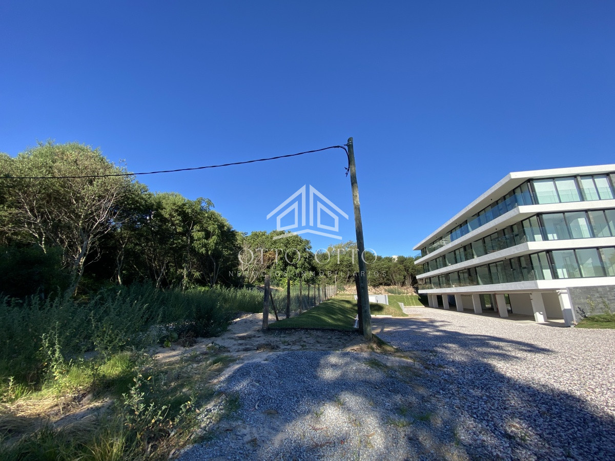 Terreno ID.24854 - Terreno apto para bloque. Punta del Este