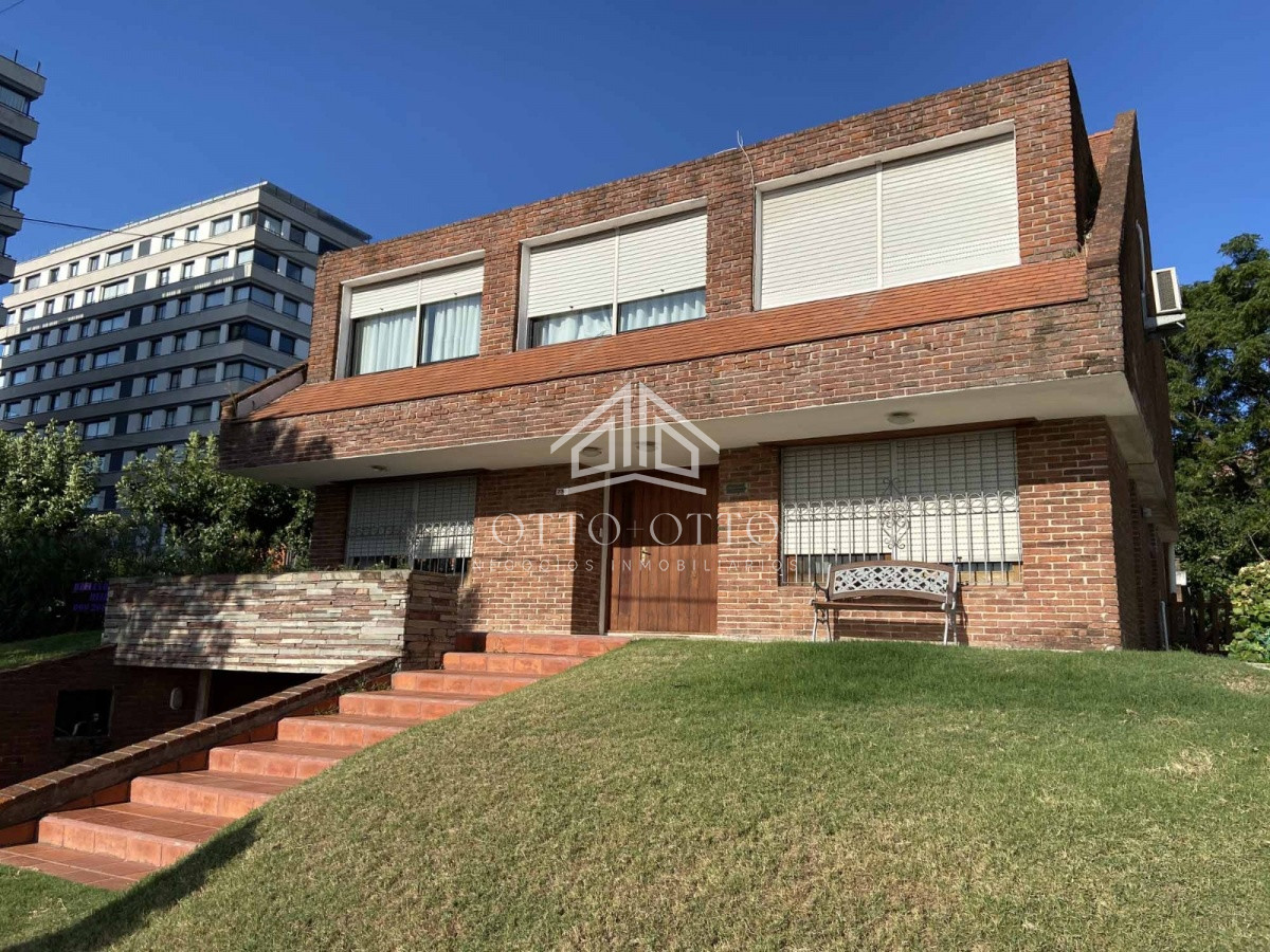 Terreno ID.26919 - Casa con terreno apto PH, en venta Punta del Este