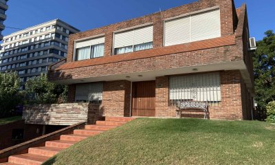 Casa con terreno apto PH, en venta Punta del Este