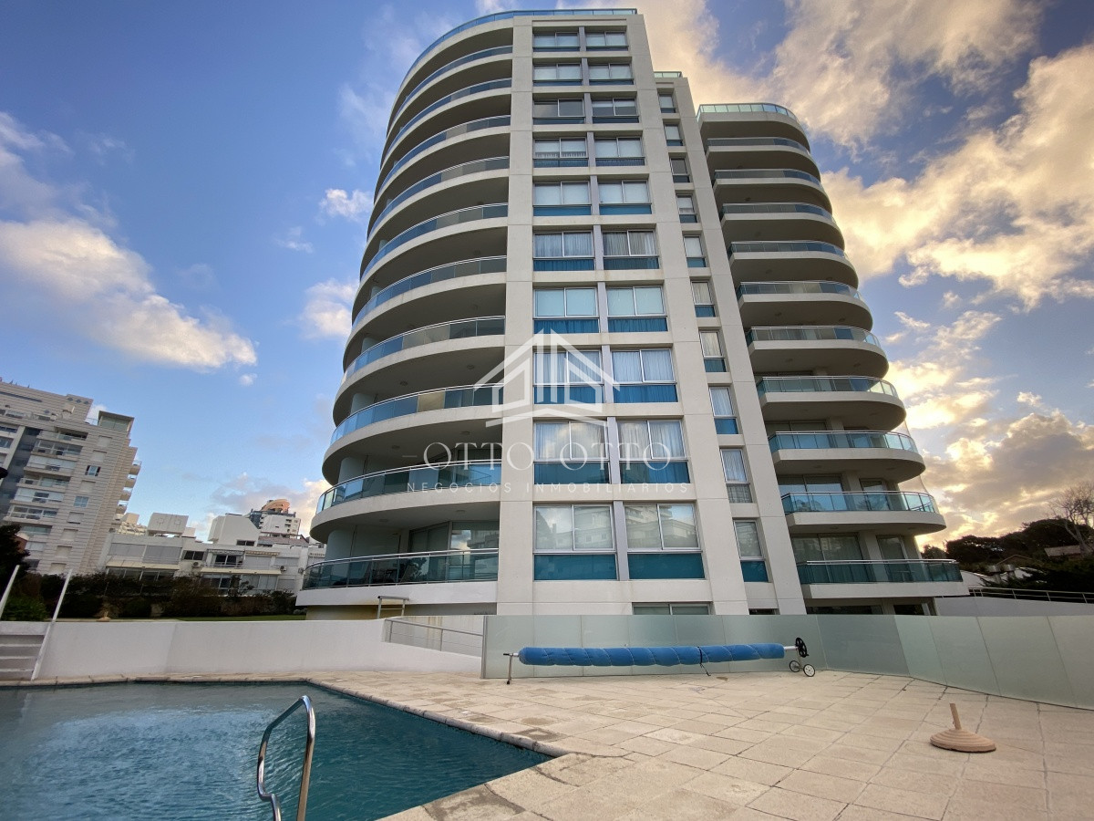 Apartamento ID.25525 - Hermoso apartamento de 3 dormitorios más dependencia de servicio a la venta