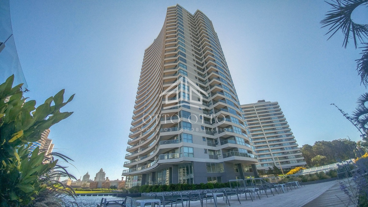 Apartamento ID.26588 - Apartamento en venta, 4 dormitorios en playa brava punta del este