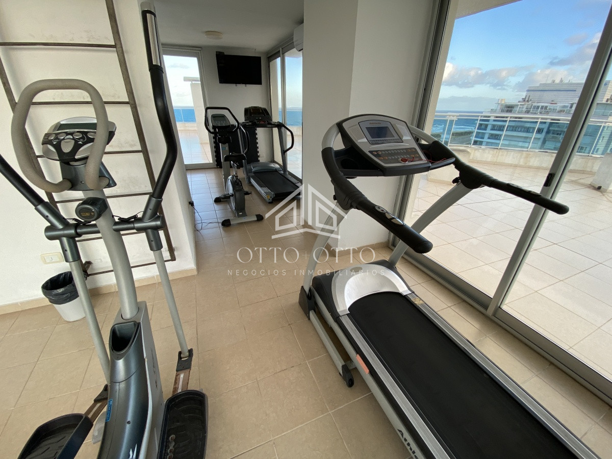 Apartamento ID.25525 - Hermoso apartamento de 3 dormitorios más dependencia de servicio a la venta
