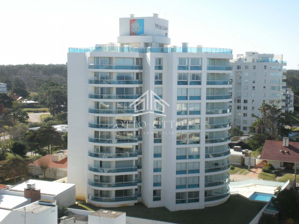 Apartamento ID.25525 - Hermoso apartamento de 3 dormitorios más dependencia de servicio a la venta