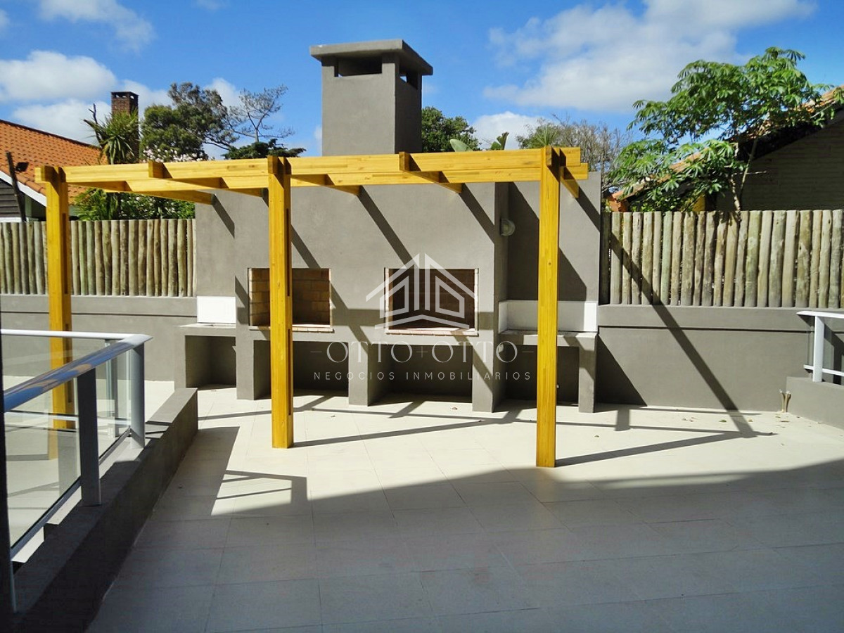 Apartamento ID.1595 - Apartamento en venta en primera linea Playa Mansa - parrillero