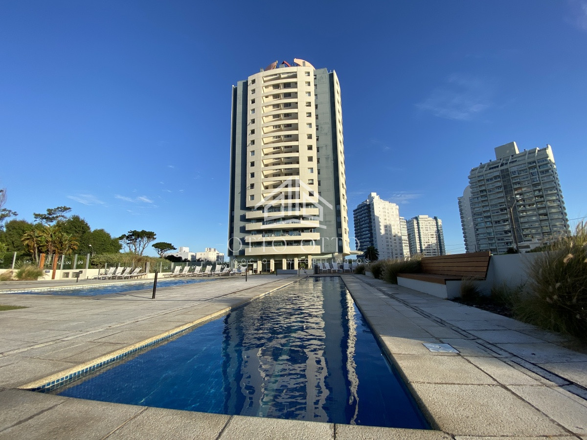 Apartamento ID.26568 - Apartamento en venta con 4 dormitorios en Punta del Este
