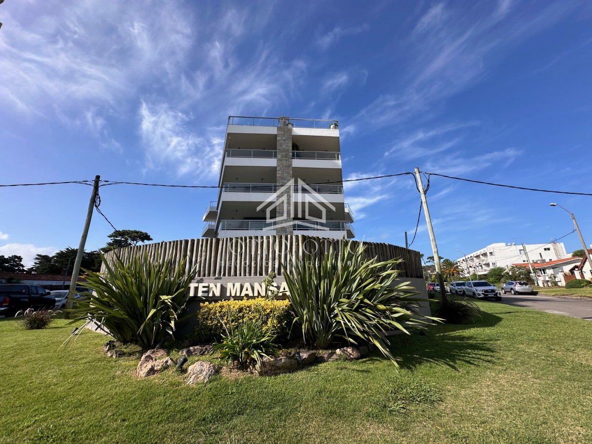Apartamento ID.1595 - Apartamento en venta en primera linea Playa Mansa - parrillero