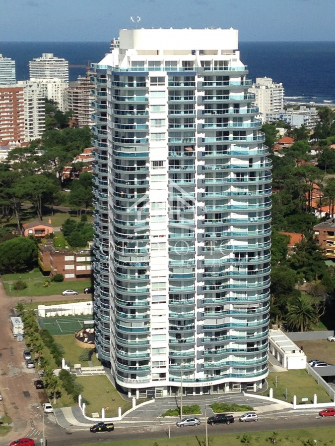 Apartamento ID.19011 - Hermoso apartamento de 3 dormitorios mas dependencia de servicio en venta