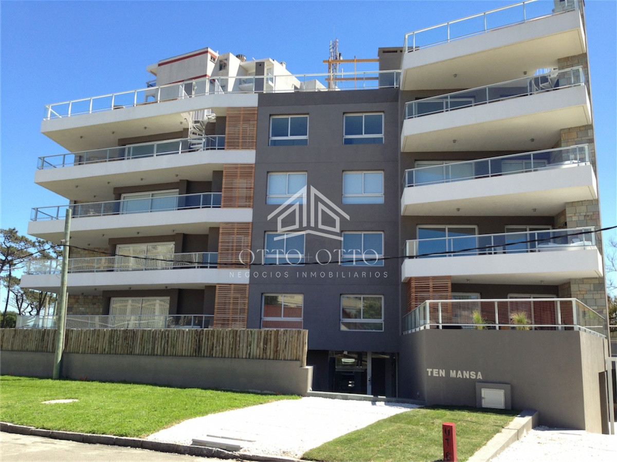 Apartamento ID.1595 - Apartamento en venta en primera linea Playa Mansa - parrillero
