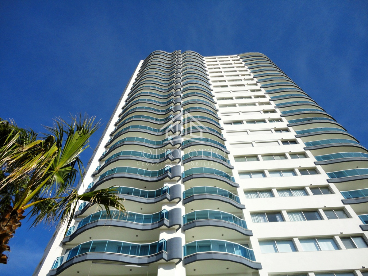 Apartamento ID.19011 - Hermoso apartamento de 3 dormitorios mas dependencia de servicio en venta