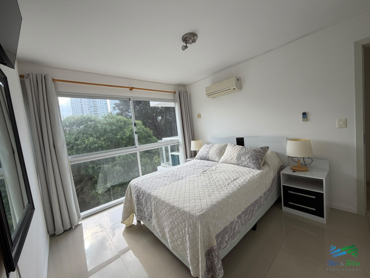 Apartamento ID.5813 - En venta apartamento duplex de 2 dormitorios en Sunrise, Aidy Grill, Punta del Este