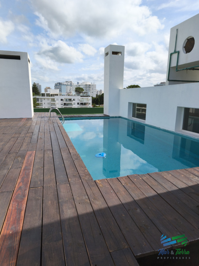 Apartamento ID.5813 - En venta apartamento duplex de 2 dormitorios en Sunrise, Aidy Grill, Punta del Este