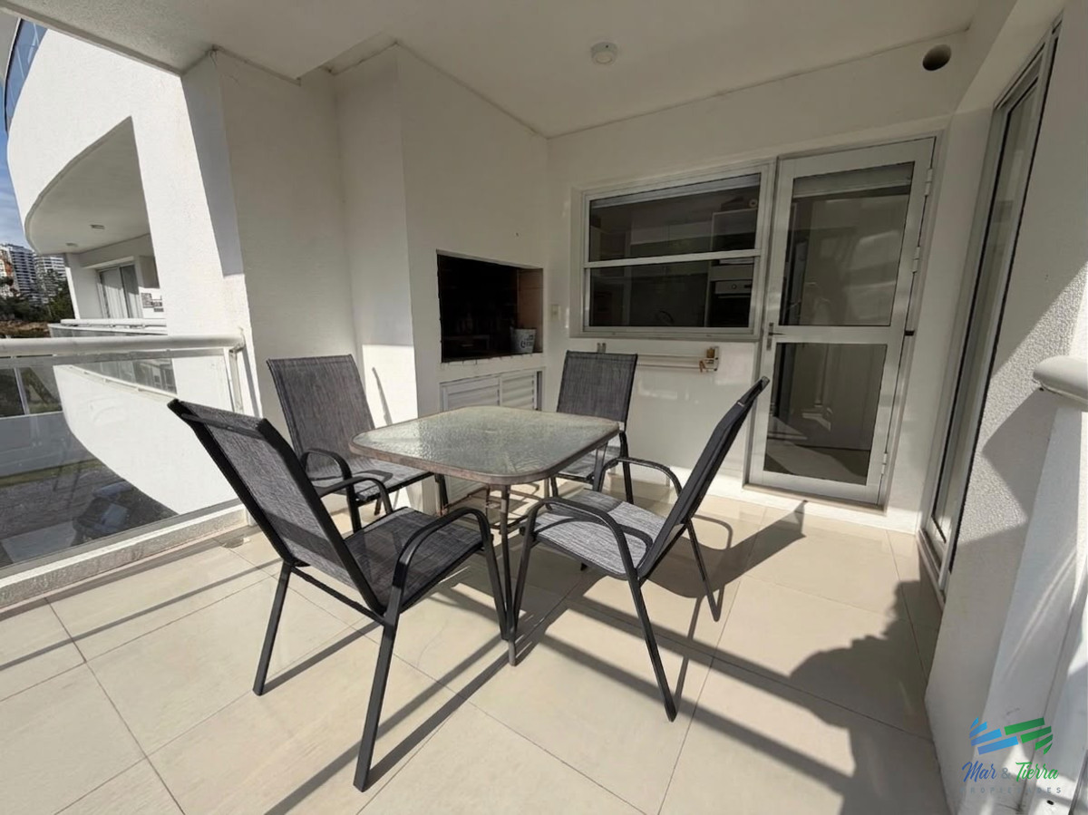 Apartamento ID.5813 - En venta apartamento duplex de 2 dormitorios en Sunrise, Aidy Grill, Punta del Este