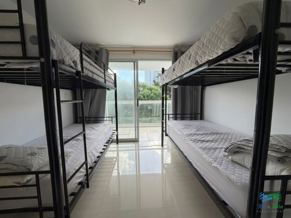 Apartamento ID.5813 - En venta apartamento duplex de 2 dormitorios en Sunrise, Aidy Grill, Punta del Este