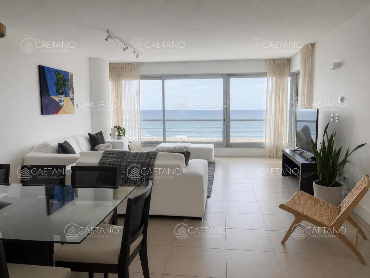 Apartamento de dos dormitorios en venta en Playa Brava con balcón - DMC17253A