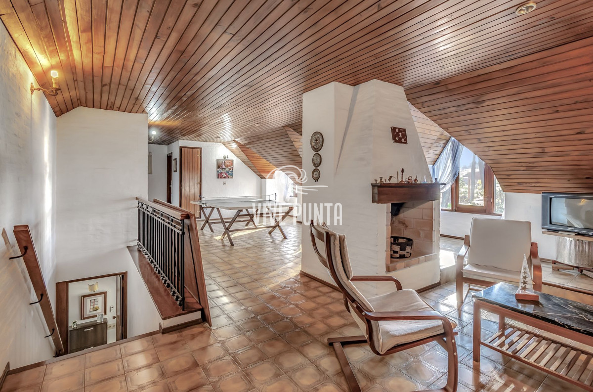 Casa ID.703 - Espectacular Casa de 6 dormitorios en San Rafael