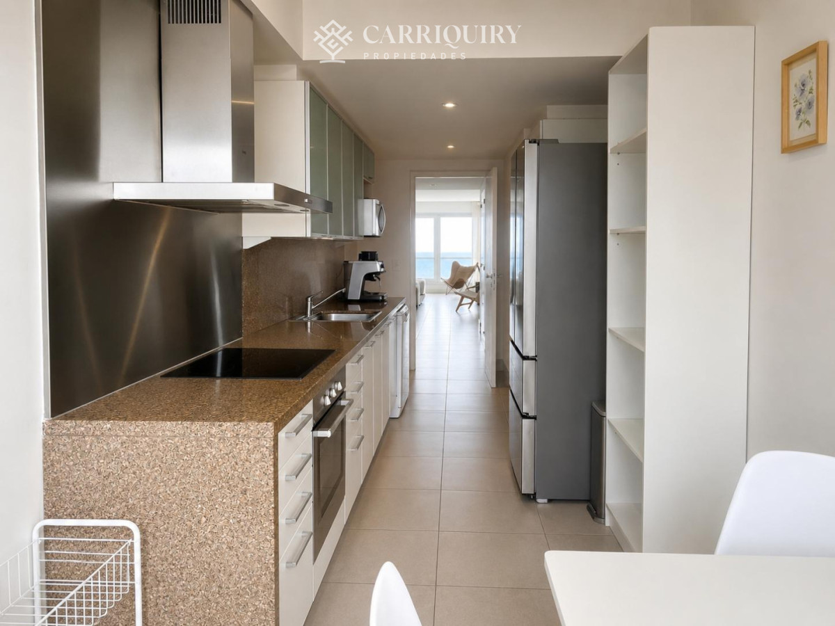 Apartamento ID.10135 - Apartamento de dos dormitorios en venta en Playa Brava con balcón
