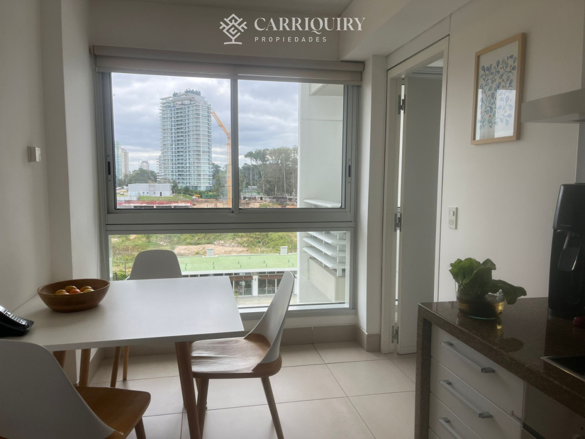Apartamento ID.10135 - Apartamento de dos dormitorios en venta en Playa Brava con balcón
