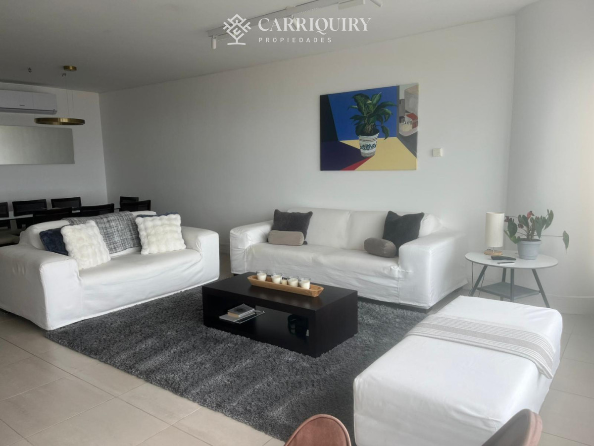 Apartamento ID.10135 - Apartamento de dos dormitorios en venta en Playa Brava con balcón