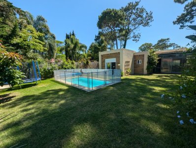 Hermosa casa 3 dormitorios y piscina en Playa Brava