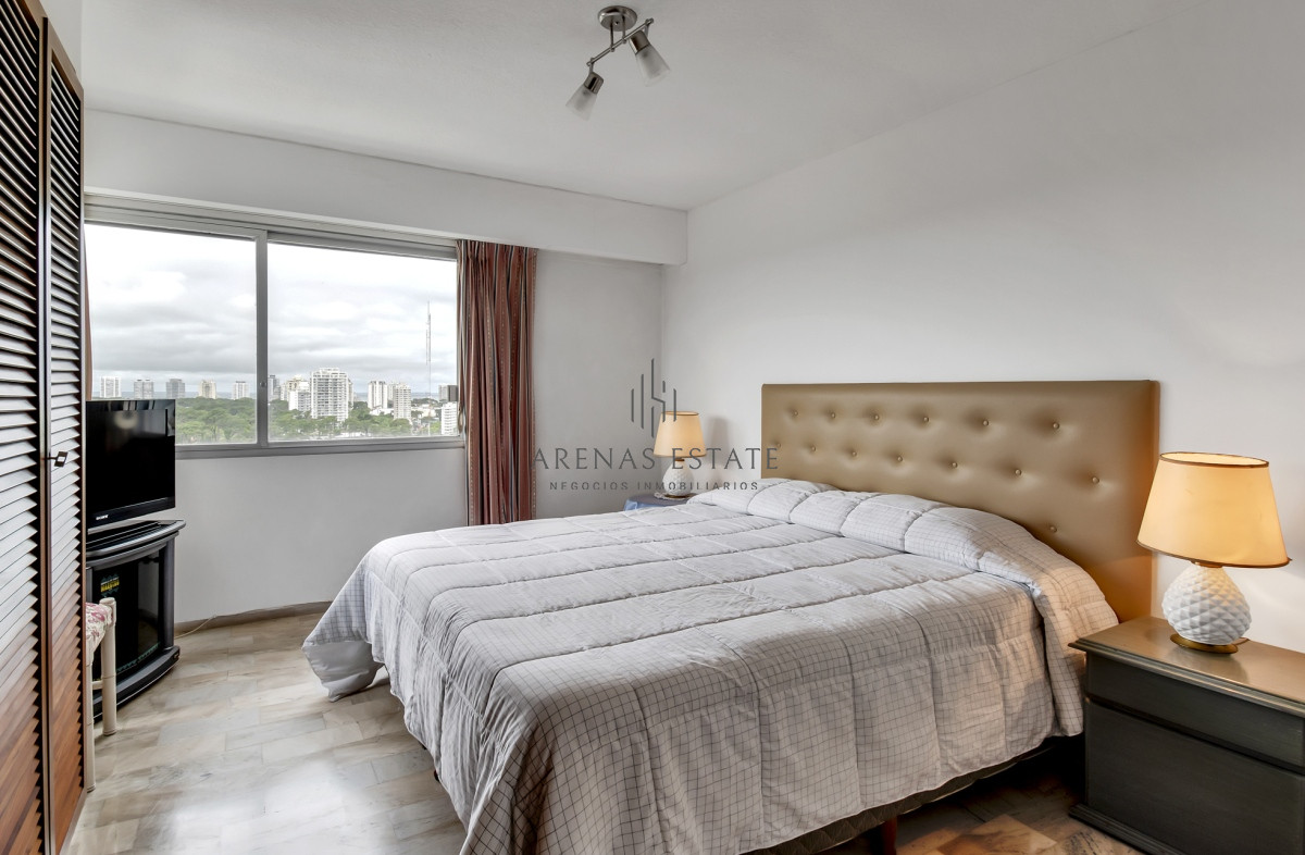 Apartamento ID.2821 - Apartamento en venta de 3 dormitorios mas dependencia 