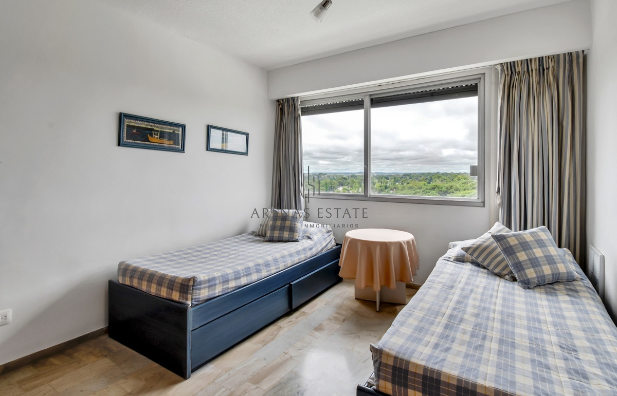 Apartamento ID.2821 - Apartamento en venta de 3 dormitorios mas dependencia 