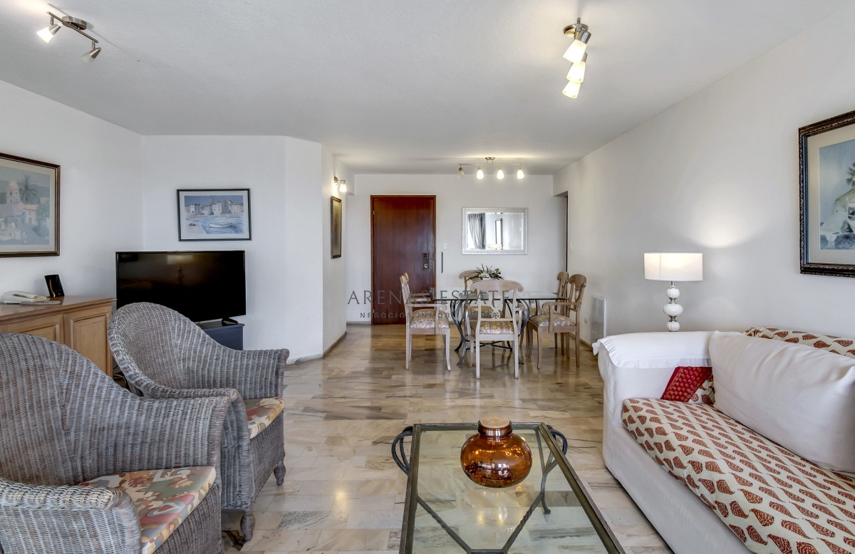 Apartamento ID.2821 - Apartamento en venta de 3 dormitorios mas dependencia 
