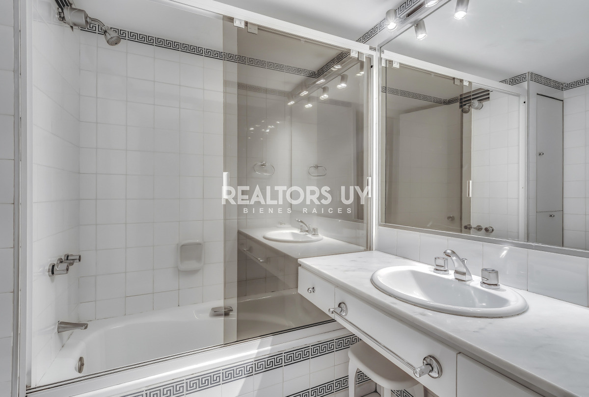 Apartamento ID.253 - Vendo departamento en Punta del Este Primera Linea