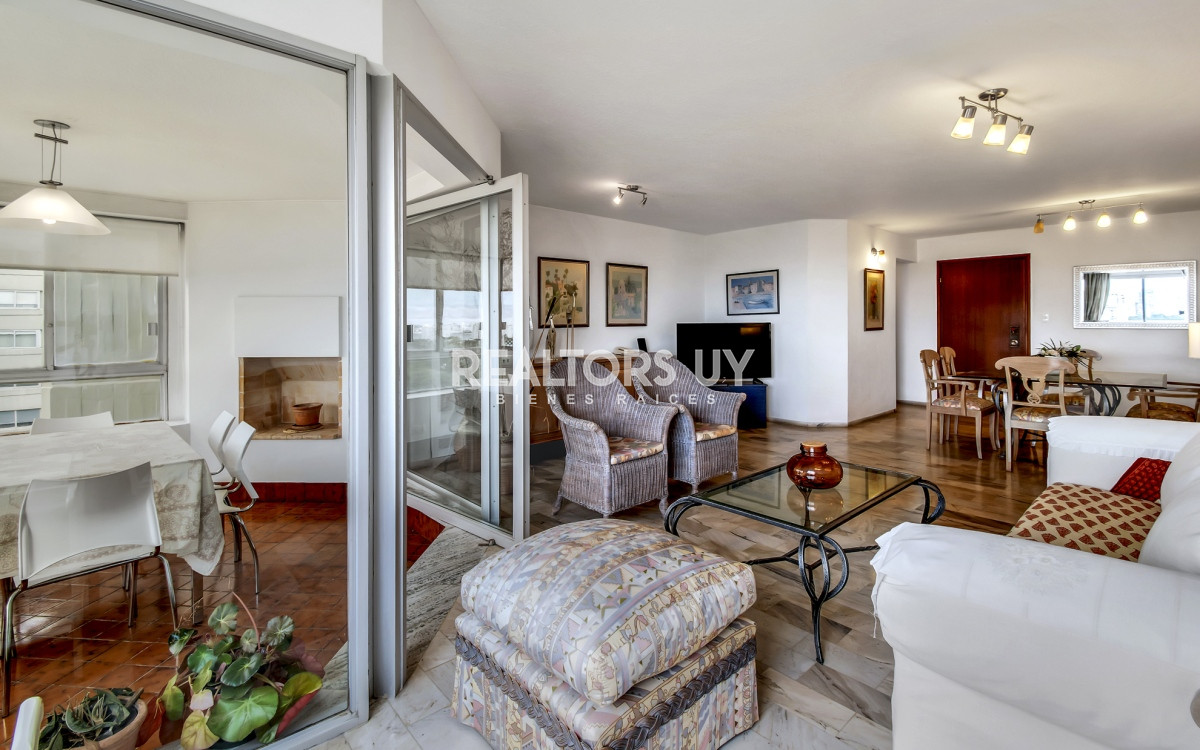 Apartamento en Punta del Este, Roosevelt - RLT254A