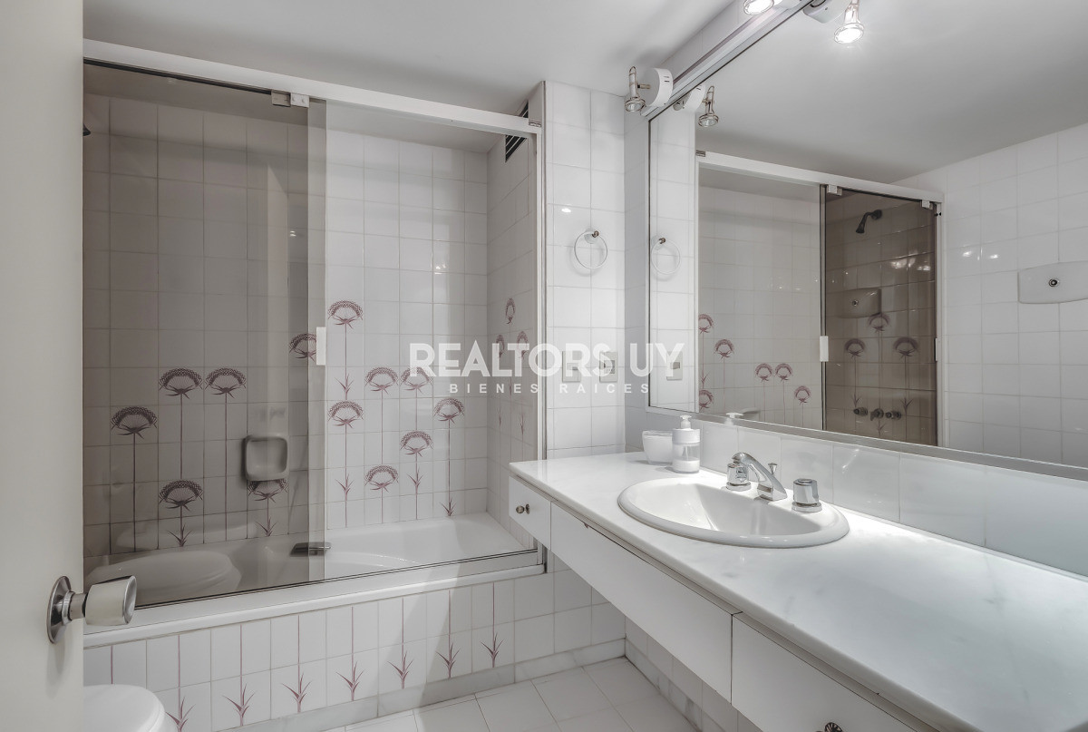 Apartamento ID.253 - Vendo departamento en Punta del Este Primera Linea