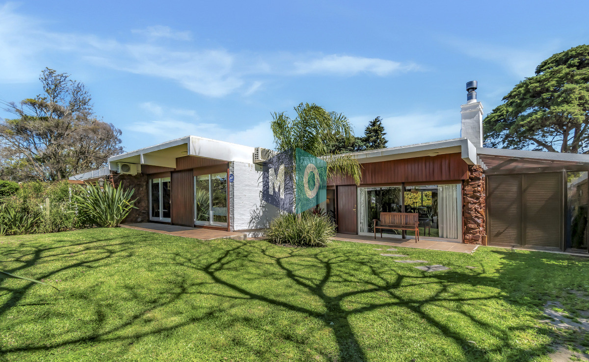Casa ID.1070 - CASA EN VENTA A 3 CUADRAS DE LA PLAYA