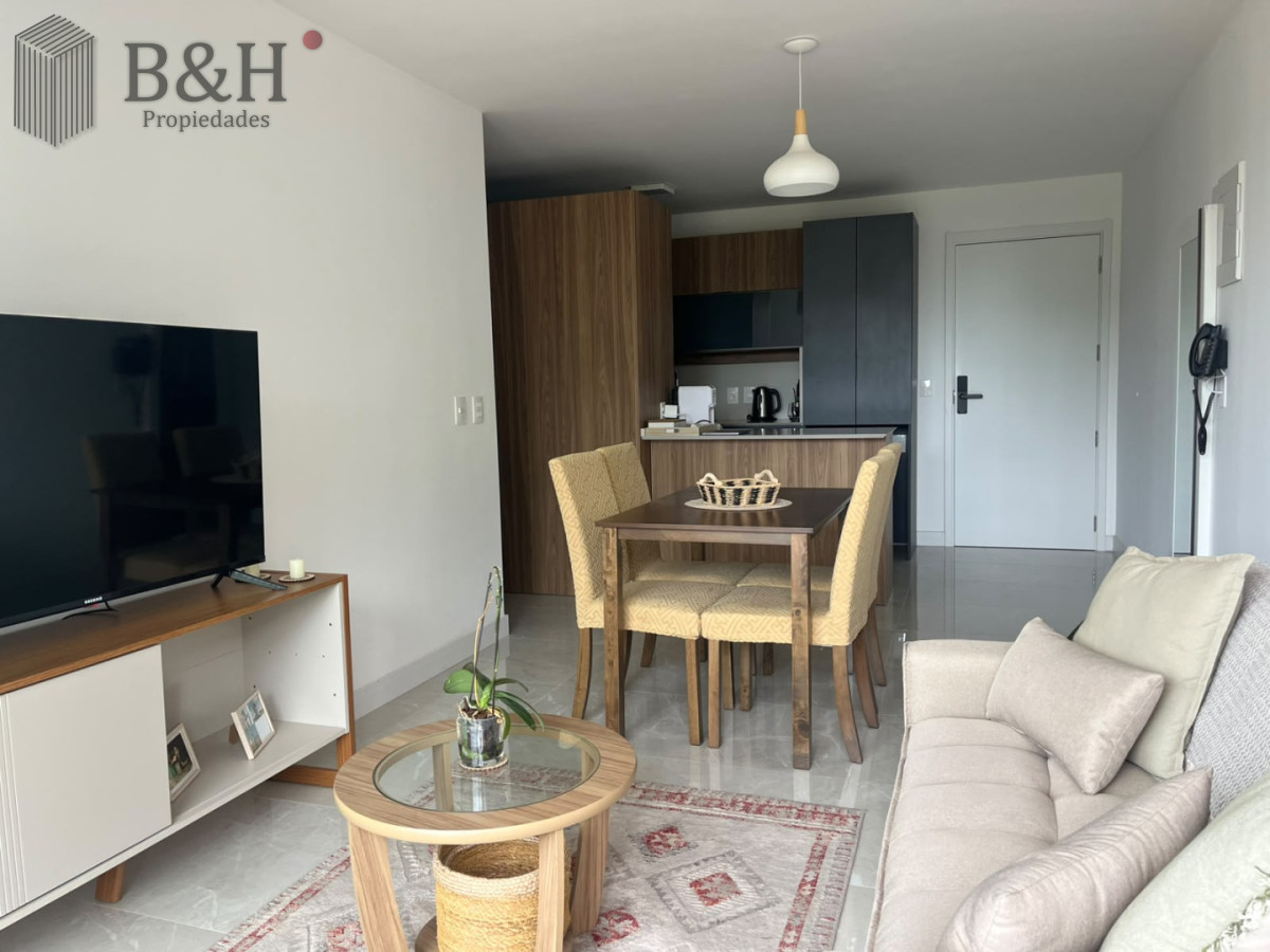 Apartamento ID.8131 - Departamento de dos dormitorios en venta con balcón y garage