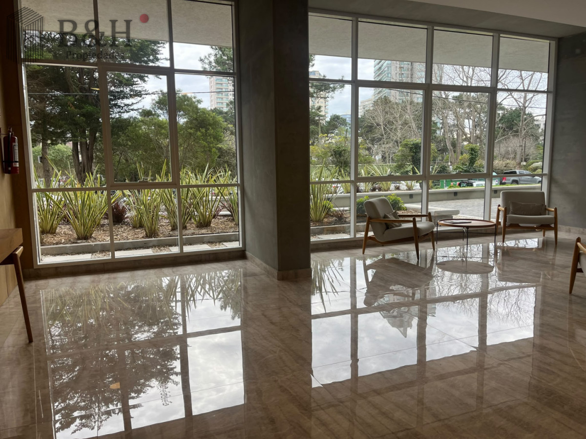 Apartamento ID.8131 - Departamento de dos dormitorios en venta con balcón y garage
