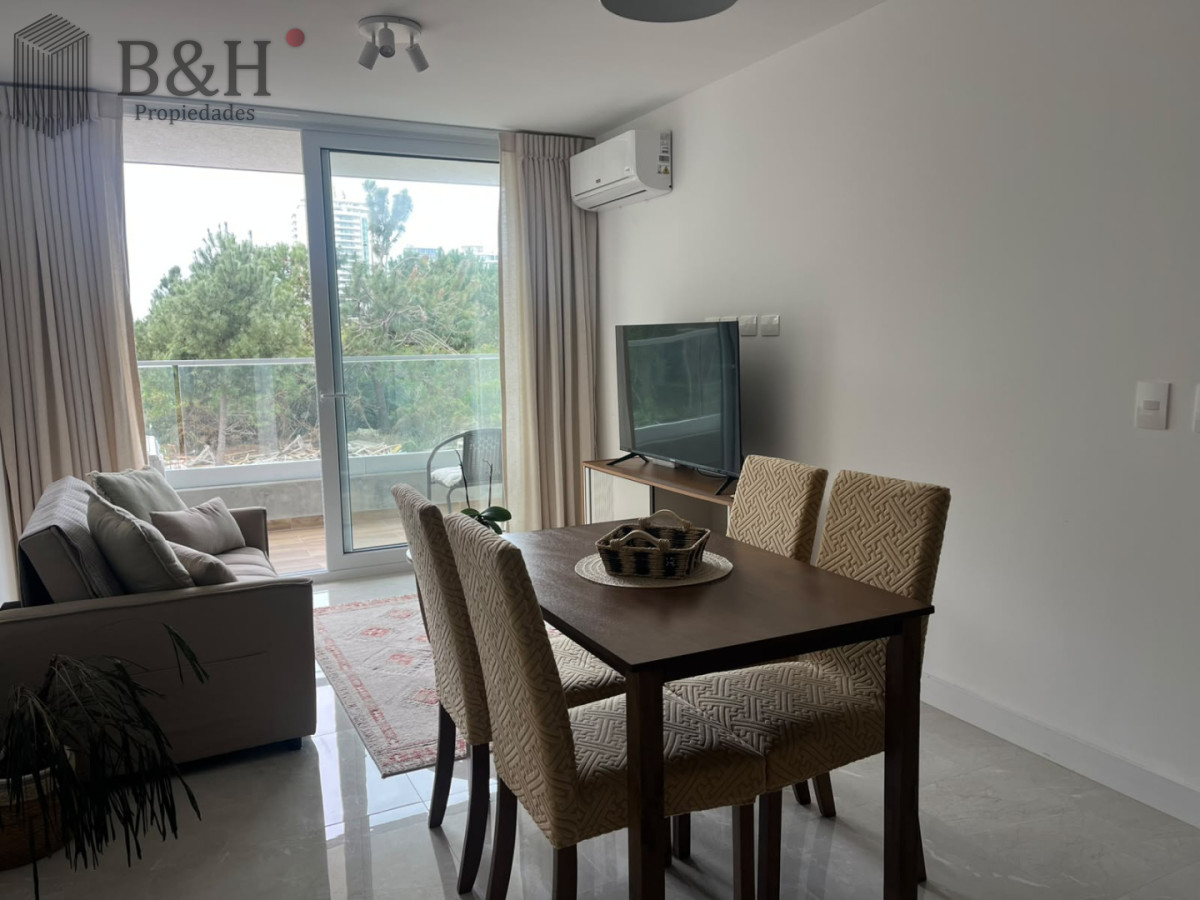 Apartamento ID.8131 - Departamento de dos dormitorios en venta con balcón y garage