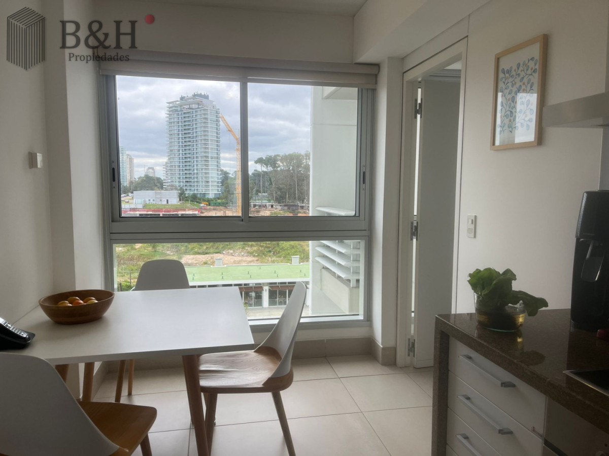 Apartamento ID.7384 - Apartamento de dos dormitorios en venta en Playa Brava con balcón