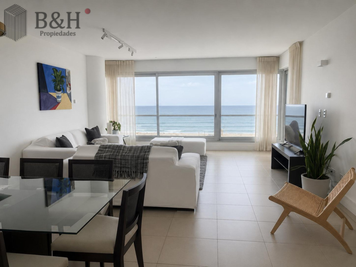 Apartamento de dos dormitorios en venta en Playa Brava con balcón - BYH7384A