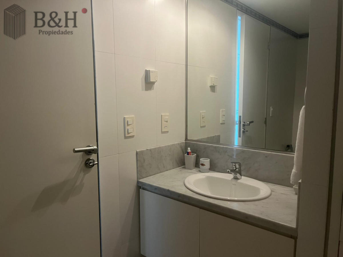 Apartamento ID.7384 - Apartamento de dos dormitorios en venta en Playa Brava con balcón