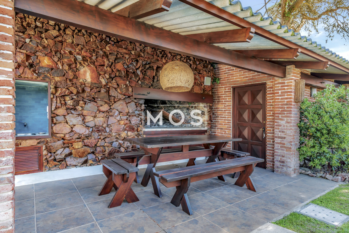 Casa ID.2965 - CASA EN VENTA A CUADRAS DE LA PLAYA MANSA