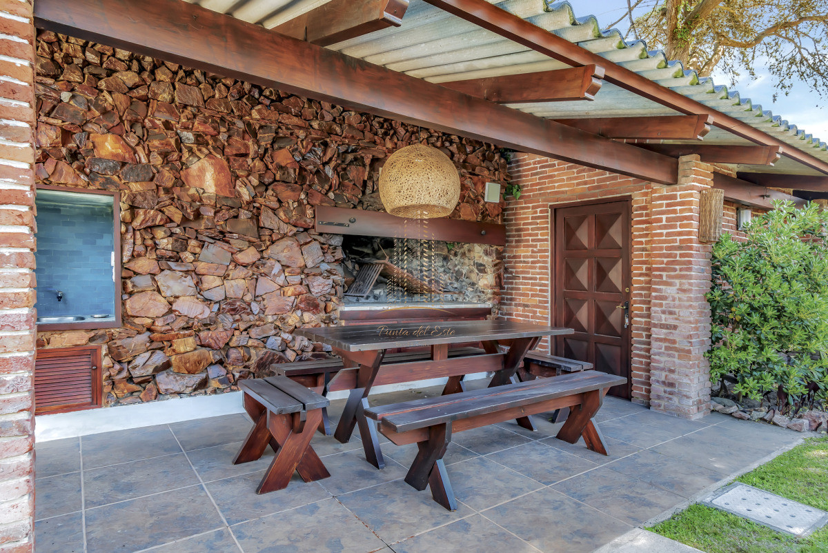Casa ID.921 - CASA EN VENTA A 3 CUADRAS DE LA PLAYA