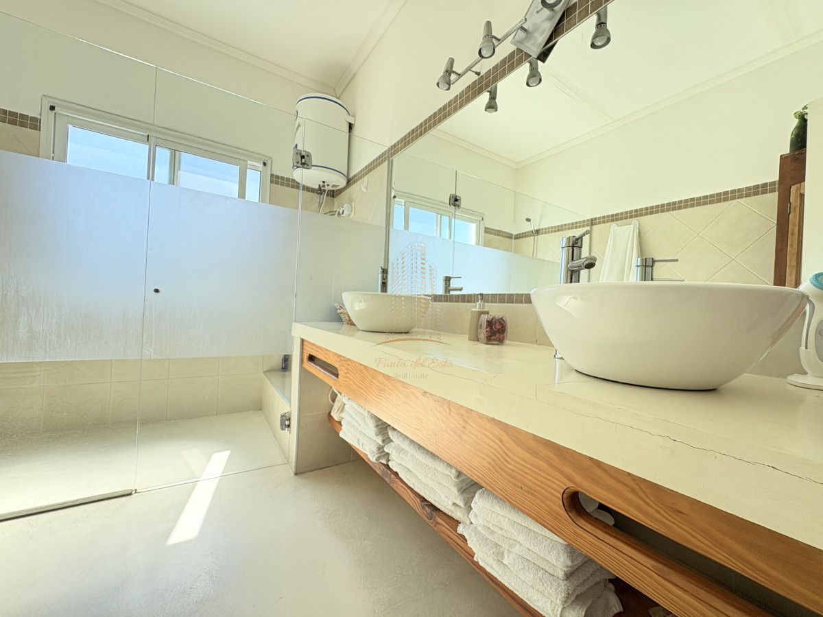 Casa ID.996 - Moderna casa en venta,a metros del mar! Punta del Este