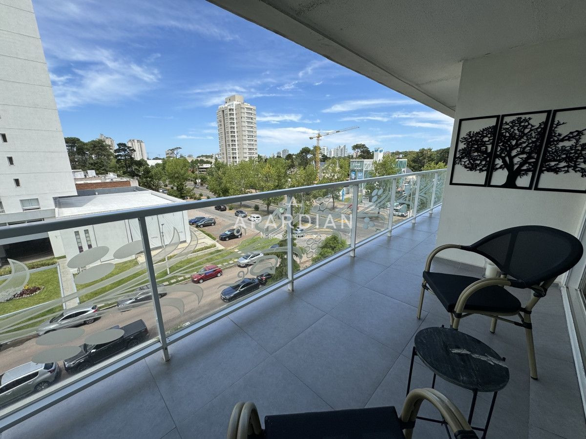 Apartamento ID.21096893 - Alquiler apto 1 dormitorio y medio en torre de categoría