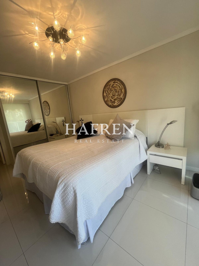 Apartamento ID.199 - Apartamento en venta en Casino Tower dos dormitorios y medio con garage