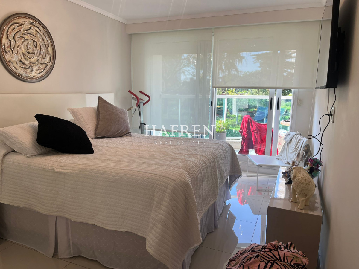 Apartamento ID.199 - Apartamento en venta en Casino Tower dos dormitorios y medio con garage