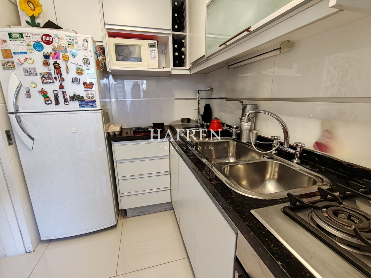 Apartamento ID.199 - Apartamento en venta en Casino Tower dos dormitorios y medio con garage