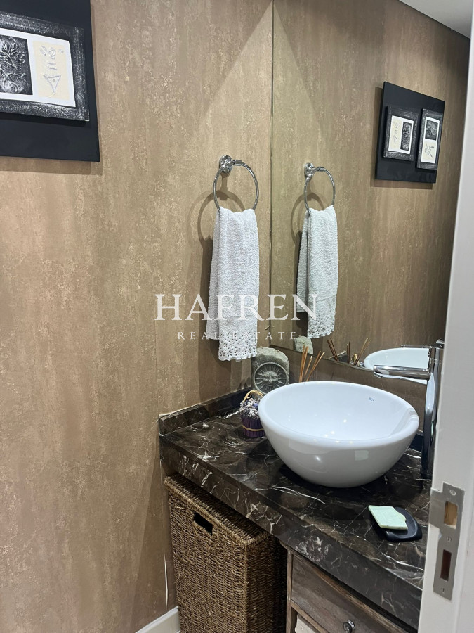Apartamento ID.199 - Apartamento en venta en Casino Tower dos dormitorios y medio con garage